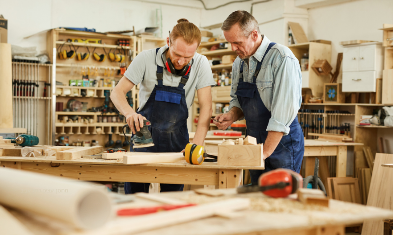מחסן עצים בתל אביב