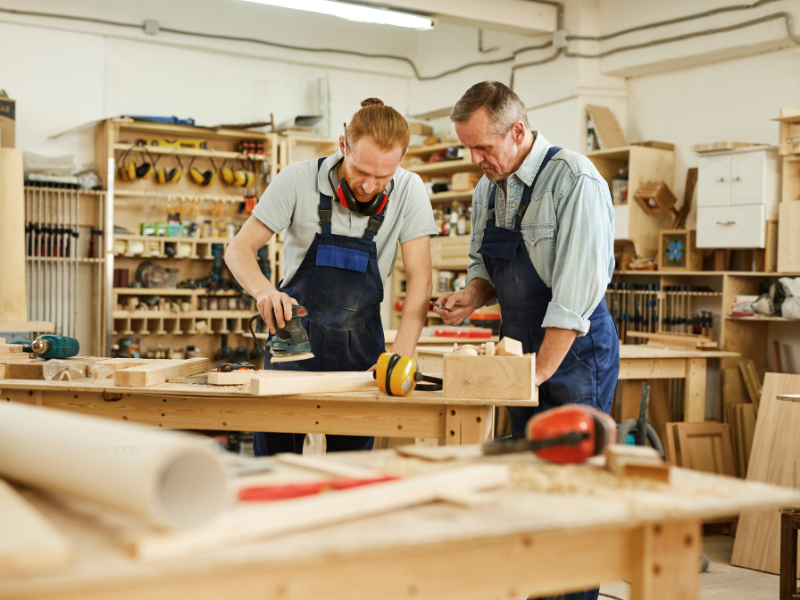 מחסן עצים בתל אביב
